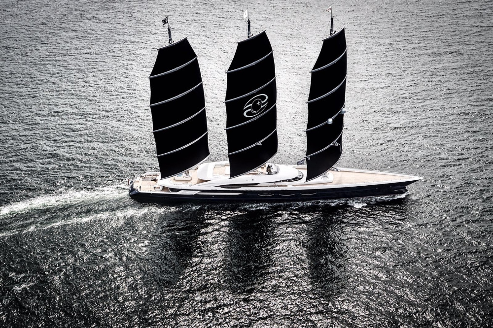 Black Pearl is sailing