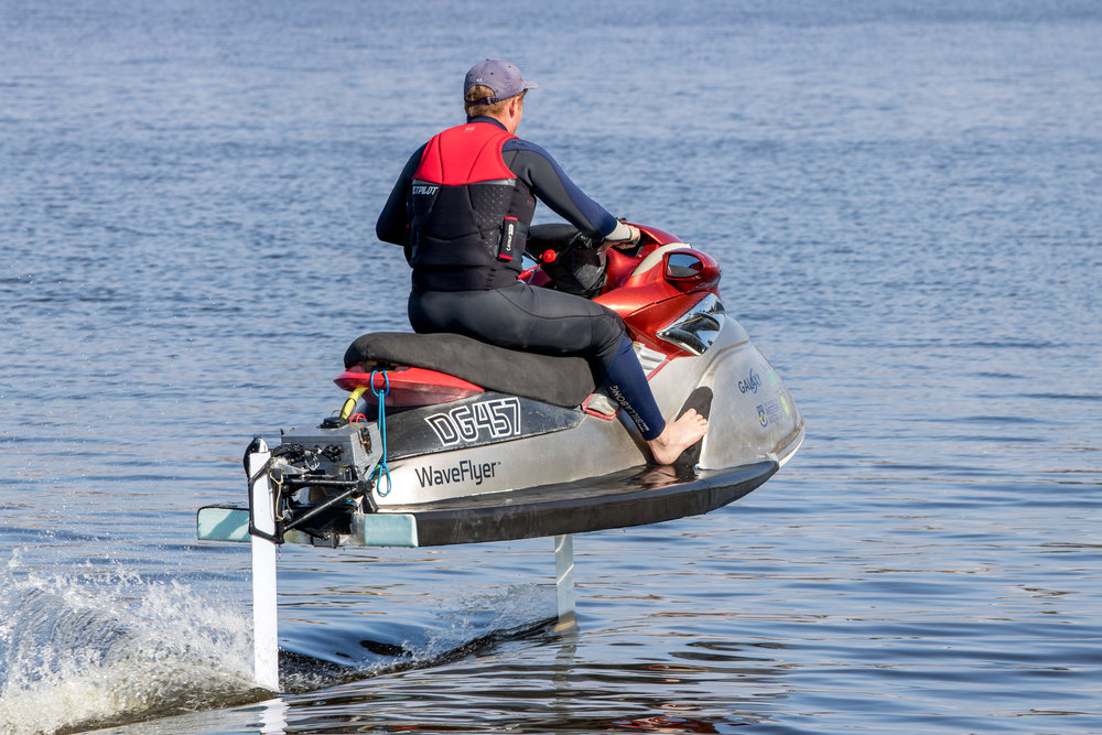 WaveFlyer new watercraft on foils